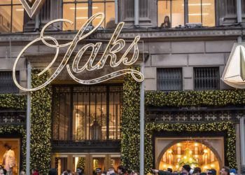 Saks procura um empréstimo de até US$ 1 bilhão para prevenir a falência
