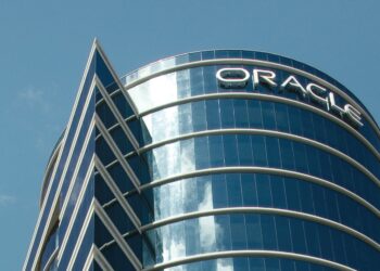 Após um processo movido por investidores, as ações da Oracle encerraram o pregão com uma queda superior a 4%