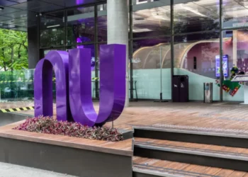 Nubank (ROXO34) supera Bradesco (BBDC4) e se torna a segunda maior instituição financeira em número de clientes no Brasil