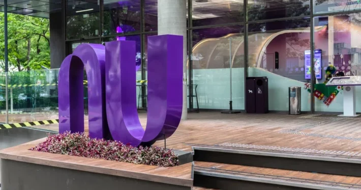 Nubank (ROXO34) supera Bradesco (BBDC4) e se torna a segunda maior instituição financeira em número de clientes no Brasil