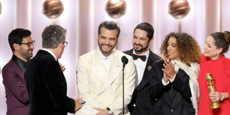 Cinema brasileiro faz história no Globo de Ouro e consolida audiovisual no mercado de investimentos