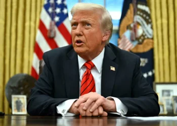 Trump estabelece uma tarifa de 25% sobre determinados semicondutores e se prepara para aplicar tarifas sobre minerais essenciais
