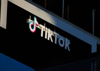 TikTok encerra processo judicial ao firmar acordo para estabelecer entidade nos Estados Unidos