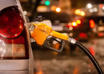 Combustível dispara: preço da gasolina atinge R$ 6,45