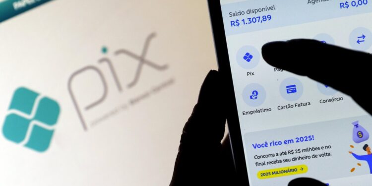 Entram em vigor novas regras para combater fraudes por meio do PIX; entenda como o dinheiro será rastreado e restituído às vítimas