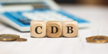 Os super-ricos adquirem títulos isentos e ações, enquanto o “povão” opta pelos CDBs, considerados a nova poupança. Confira como os brasileiros investiram em 2025