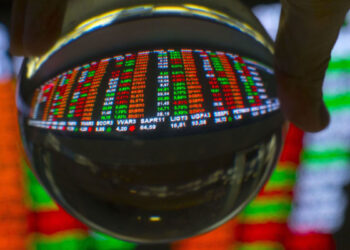Ibovespa avança 1,3%, impulsionado por Petrobras e Axia; dólar encerra o dia estável, cotado a R$ 5,22