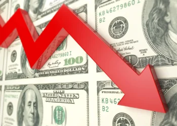 No final do pregão, o dólar inverte seu sinal e encerra com uma leve alta