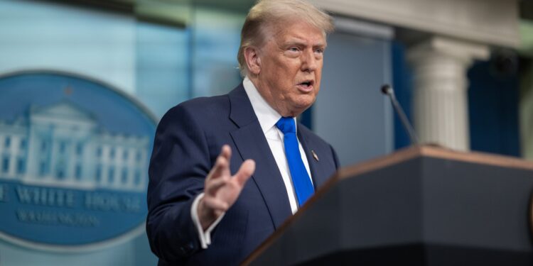 Trump condena contrato de energia entre Reino Unido e Califórnia