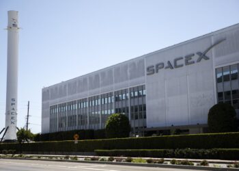 SpaceX está planejando um IPO de até US$ 50 bilhões e analisando a estrutura para preservar o controle com Elon Musk