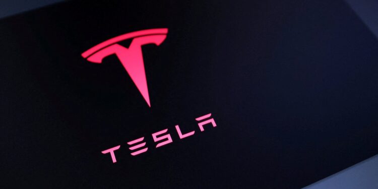 Após julgamento de acidente fatal, Tesla registra perda de US$ 243 milhões