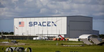 A SpaceX está buscando a aprovação nos Estados Unidos para lançar satélites que irão abastecer data centers de IA