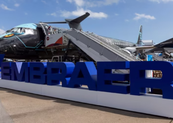 Embraer e Adani Defence expandem parceria para a fabricação do jato E175 na Índia