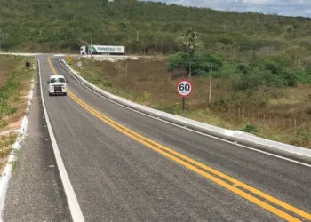 O governo estadual iniciou o processo de licitação para a duplicação de rodovias em três cidades do Ceará