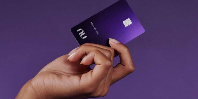 Nubank (ROXO34) aumenta lucro líquido em 50% no quarto trimestre, alcançando US$ 894,8 milhões