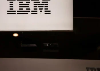 Enquanto as preocupações relacionadas à IA provocam uma queda de 11% nas ações da IBM, as criptomoedas enfrentam desvalorizações ainda mais acentuadas