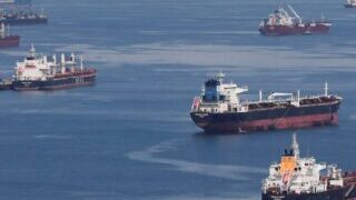 A crise no transporte marítimo no Golfo se intensifica com navios parados pelo quinto dia