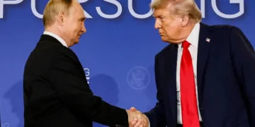 Putin discute com Trump propostas para pôr fim ao conflito no Irã durante telefonema