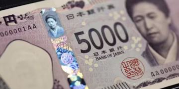 Japão adota postura mais firme em relação ao iene e abre caminho para aumento das taxas de juros