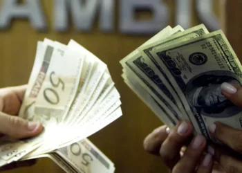Em 2026, o real apresenta uma valorização significativa, ocupando a segunda posição mundial em relação ao dólar