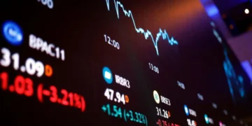 Ibovespa registra queda de 2,64% devido à incerteza no Oriente Médio, porém ações da Braskem disparam 17%