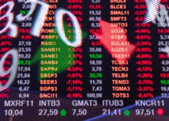 Ibovespa sobe 2% com Wall Street e Vale (VALE3); dólar cai para R$ 5,17