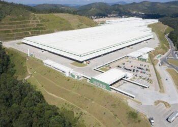 Shopee aluga um enorme galpão com área equivalente a 27 campos de futebol
