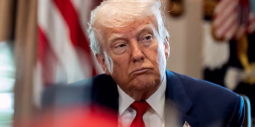 Após Trump indicar que o conflito no Irã está chegando ao fim, Ibovespa registra alta; dólar recua para R$ 5,16