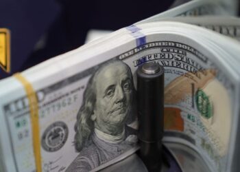 Ibovespa avança com otimismo em Wall Street e apetite por risco; dólar recua para R$ 5,22
