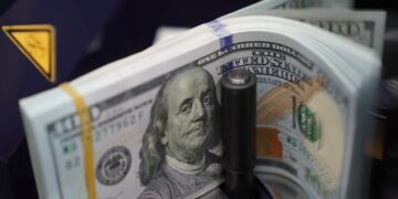 Ibovespa avança com otimismo em Wall Street e apetite por risco; dólar recua para R$ 5,22