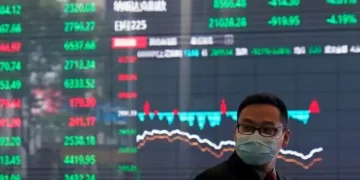 As bolsas asiáticas iniciam as negociações em queda, com o Nikkei registrando uma perda de 2%