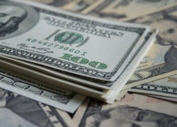 Dólar atinge R$ 5,28 em meio à aversão ao risco causada pelo conflito no Irã