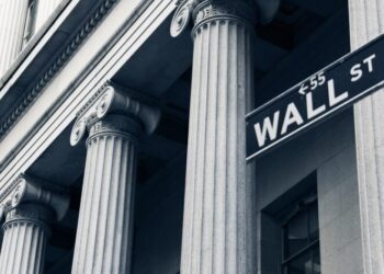 Após os ataques no Oriente Médio, bancos de Wall Street estão oferecendo a opção de home office ou saída dos Emirados Árabes