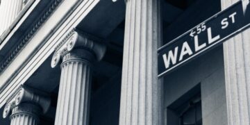 Após os ataques no Oriente Médio, bancos de Wall Street estão oferecendo a opção de home office ou saída dos Emirados Árabes