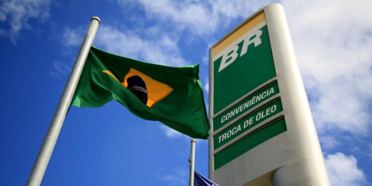 Petrobras (PETR4): diesel permanece inalterado — ao menos por enquanto, afirmam fontes da empresa à agência