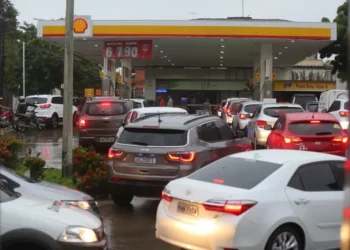 Com novo reajuste, o preço da gasolina comum em Fortaleza atinge R$ 6,99