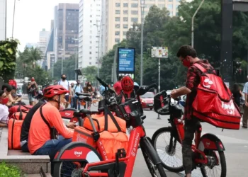 Embora o iFood domine o mercado de entregas, ainda compete por espaço na batalha do delivery