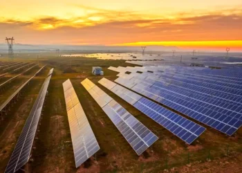Com um investimento de R$ 705 milhões, um megaprojeto solar começa a funcionar em uma cidade do Ceará
