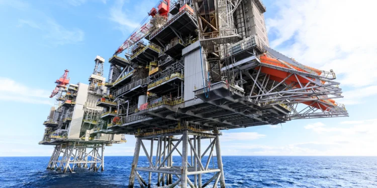 Fontes afirmam que gigantes do petróleo manifestaram interesse inicial em participar de um campo de águas profundas no Golfo do México
