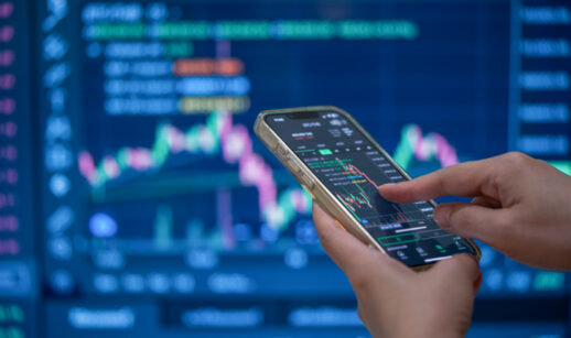 De acordo com o Safra, há 10 ações para investir em abril e superar o Ibovespa