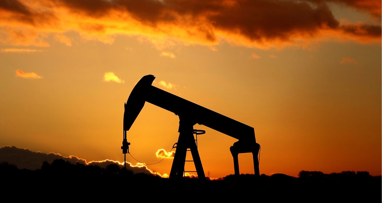 As ações apresentam uma alta modesta, enquanto o petróleo recua, com Estados Unidos e Irã considerando seus próximos passos