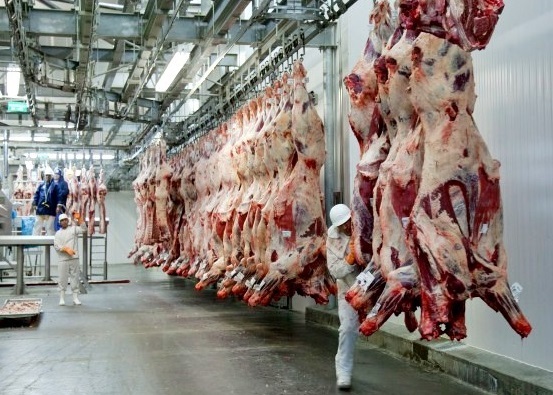 China reabilita três frigoríficos brasileiros que exportam carne bovina, segundo Abiec