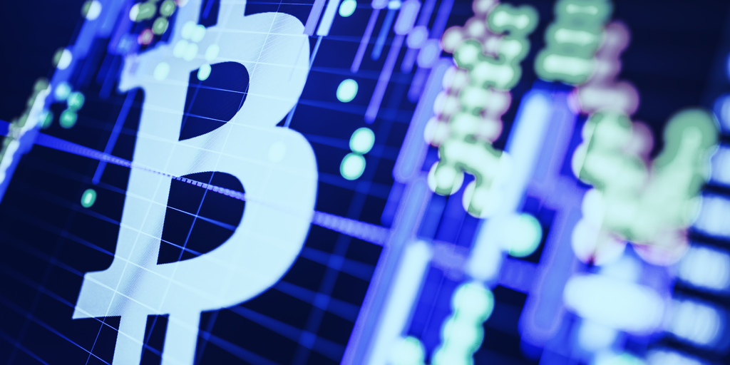 Enquanto o bitcoin despenca para US$ 78.000, posições compradas em criptomoedas perdem US$ 500 milhões, com SOL e XRP recuando 5%