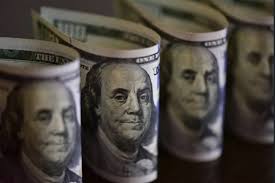 Após a pesquisa AtlasIntel do Flávio Day 2.0, o Ibovespa registra queda, enquanto o dólar sobe para R$ 5,04