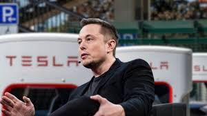 Elon Musk: Tesla apresenta bola da Copa 2026 por R$ 277 e camiseta por R$ 476; confira a coleção