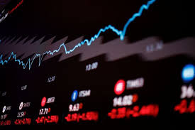 Ibovespa fecha em baixa e dólar fica firme com tensões no Oriente Médio
