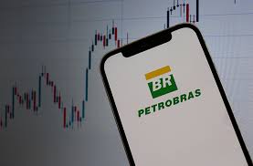 Ibovespa registra nova queda com Petrobras (PETR4) e ‘perde carona’ nos recordes de Wall Street; dólar recua para R$ 5,01