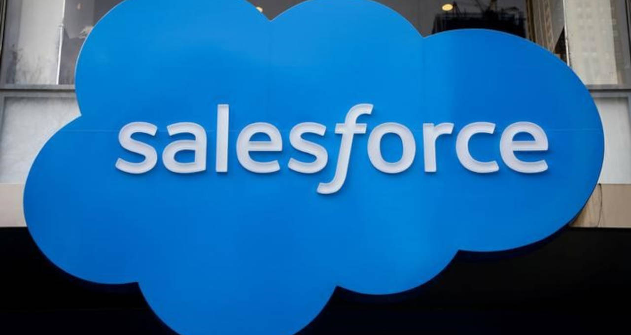 Salesforce (SSFO34) supera expectativas em lucro e receita no primeiro trimestre fiscal, mas decepciona em volume de pedidos