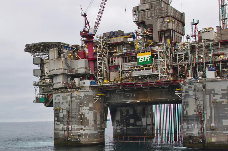 A Petrobras (PETR4) destinará US$ 1,2 bilhão para a fabricação de bioQAV e diesel renovável