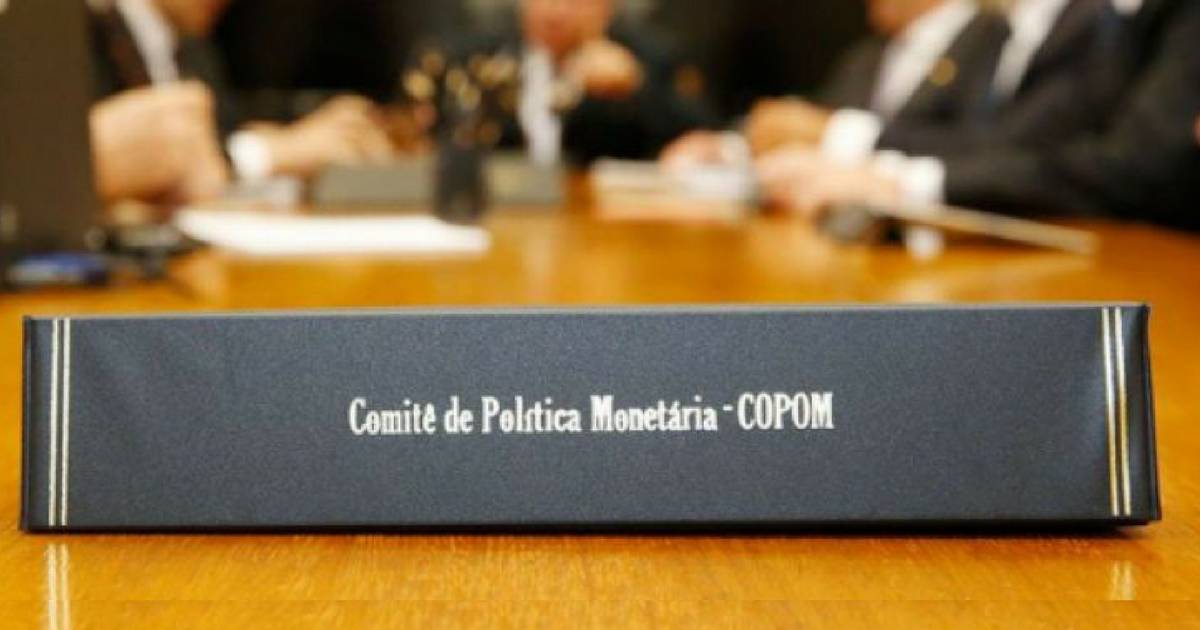 Se o choque do petróleo continuar, o Copom pode retomar o aumento dos juros, afirma economista